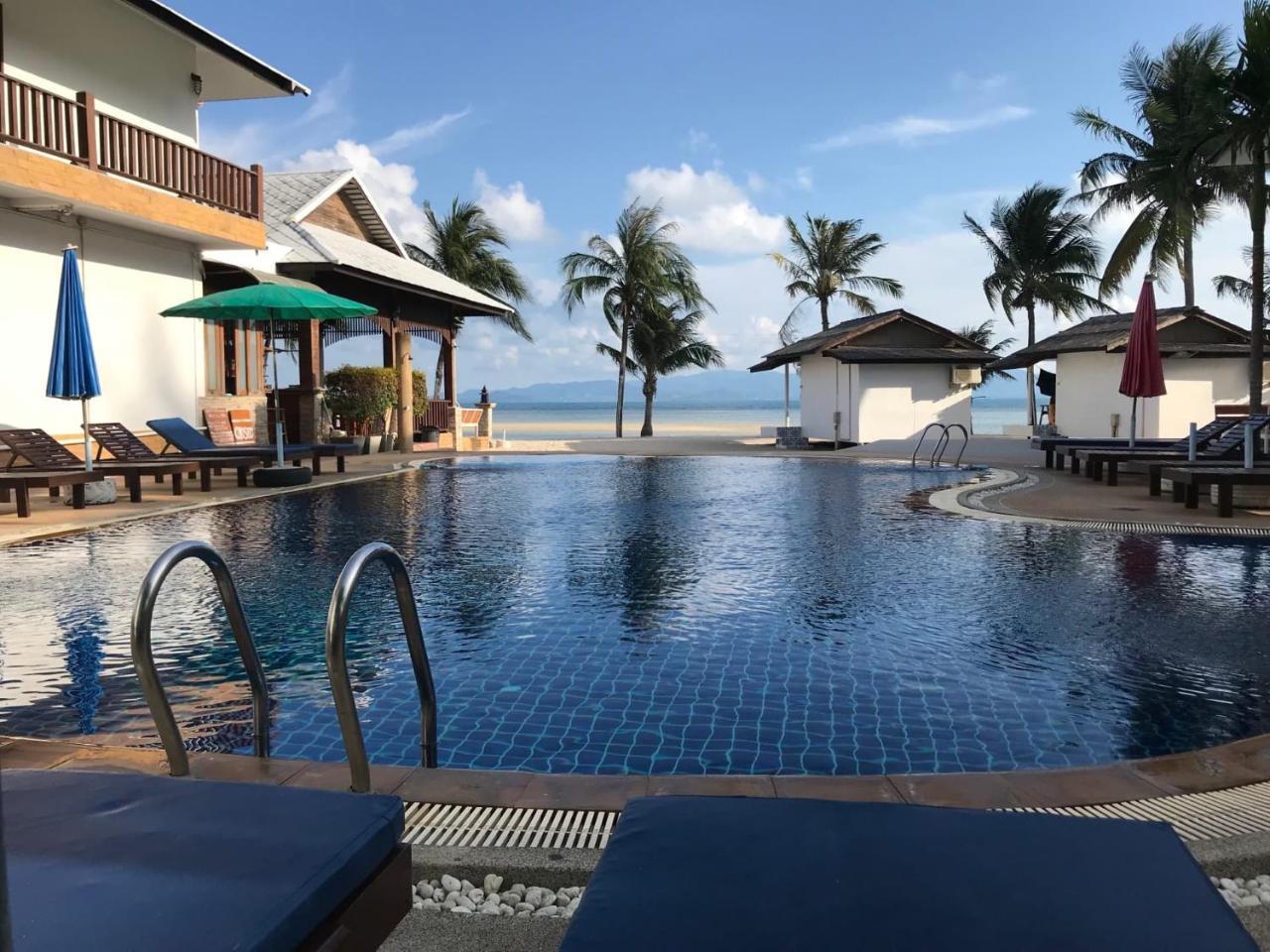Mac'S Bay Resort Baan Tai Exterior photo